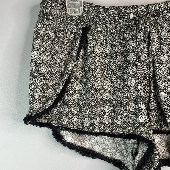 AMERICAN EAGLE Printed Bloomer Shorts Black White Fringed Elastic Drawstring M - Picture 3 of 10